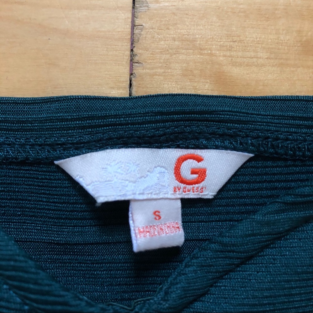 GUESS top! - Picture 3 of 3